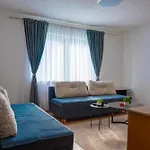 Living דירה *